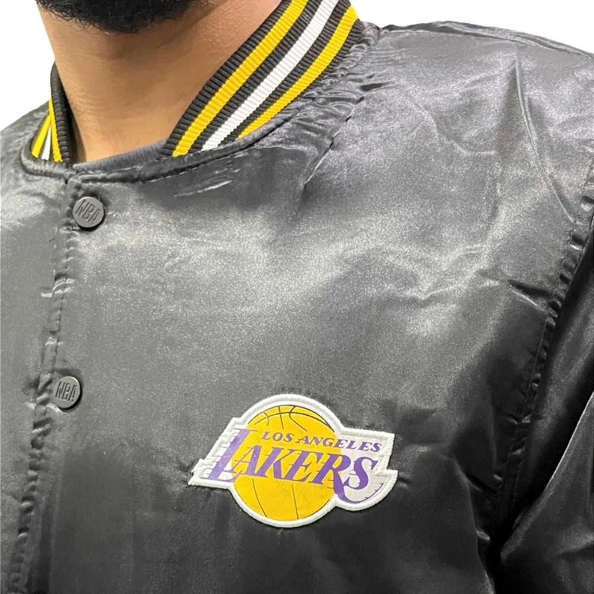 JAQUETA NBA MASCULINA LAKERS CETIM PESADA ORIGINAL - Imagem 3